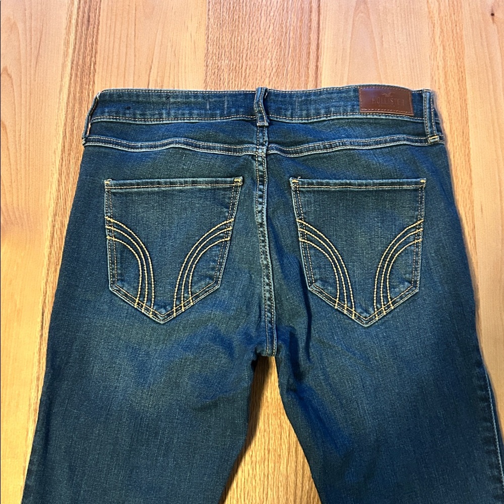 2/30$ 🛍️ Super skinny Hollister women’s jeans.